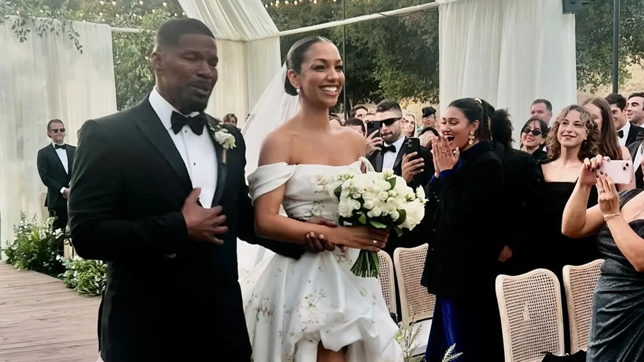 Jamie Foxx Walks Daughter Corinne Down…