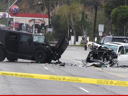 0210_bruce_jenner_accident_scene_SPLASH_2