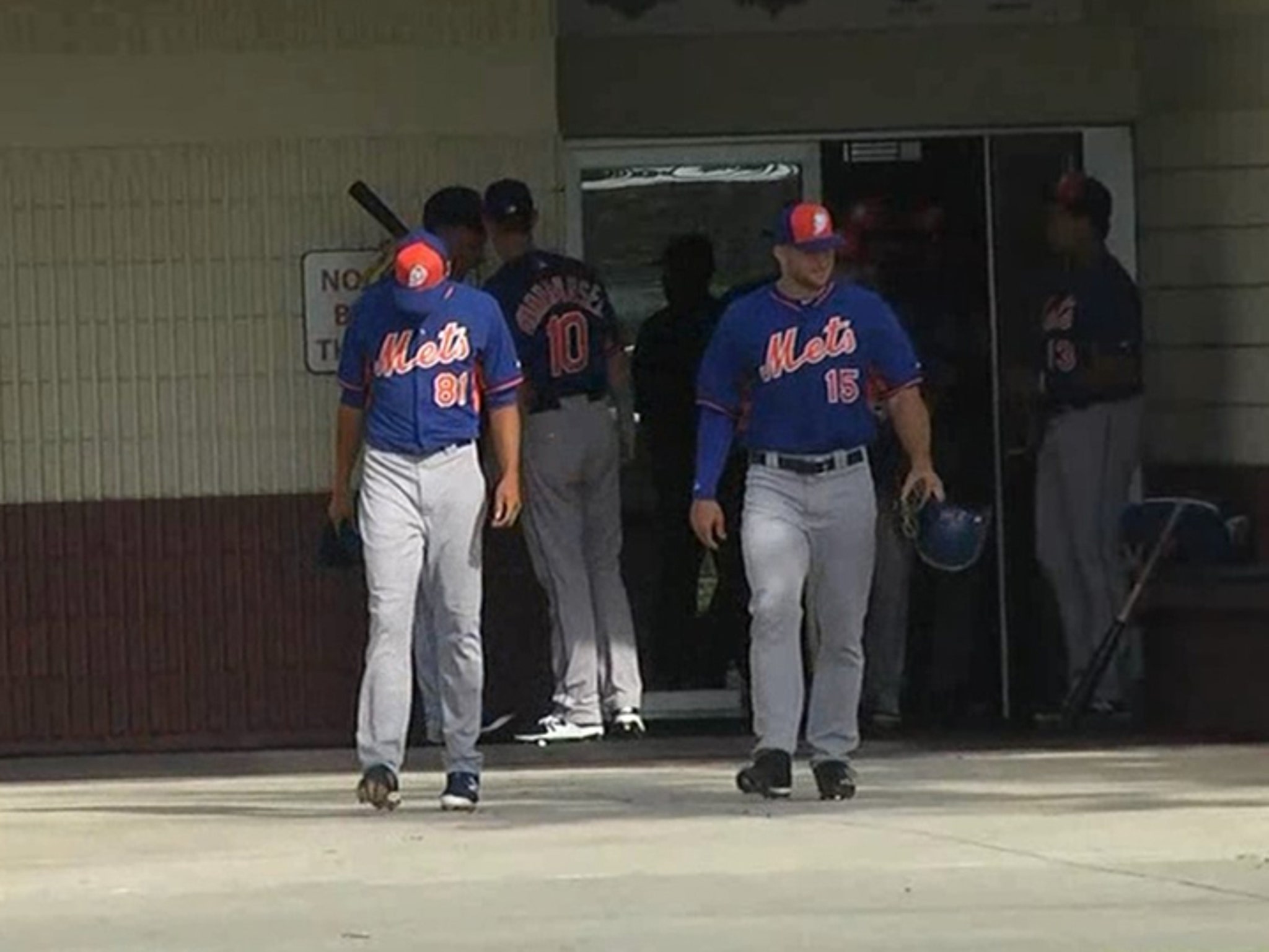 Tim Tebow Wears #15 Jersey to 1st Day of Mets Camp