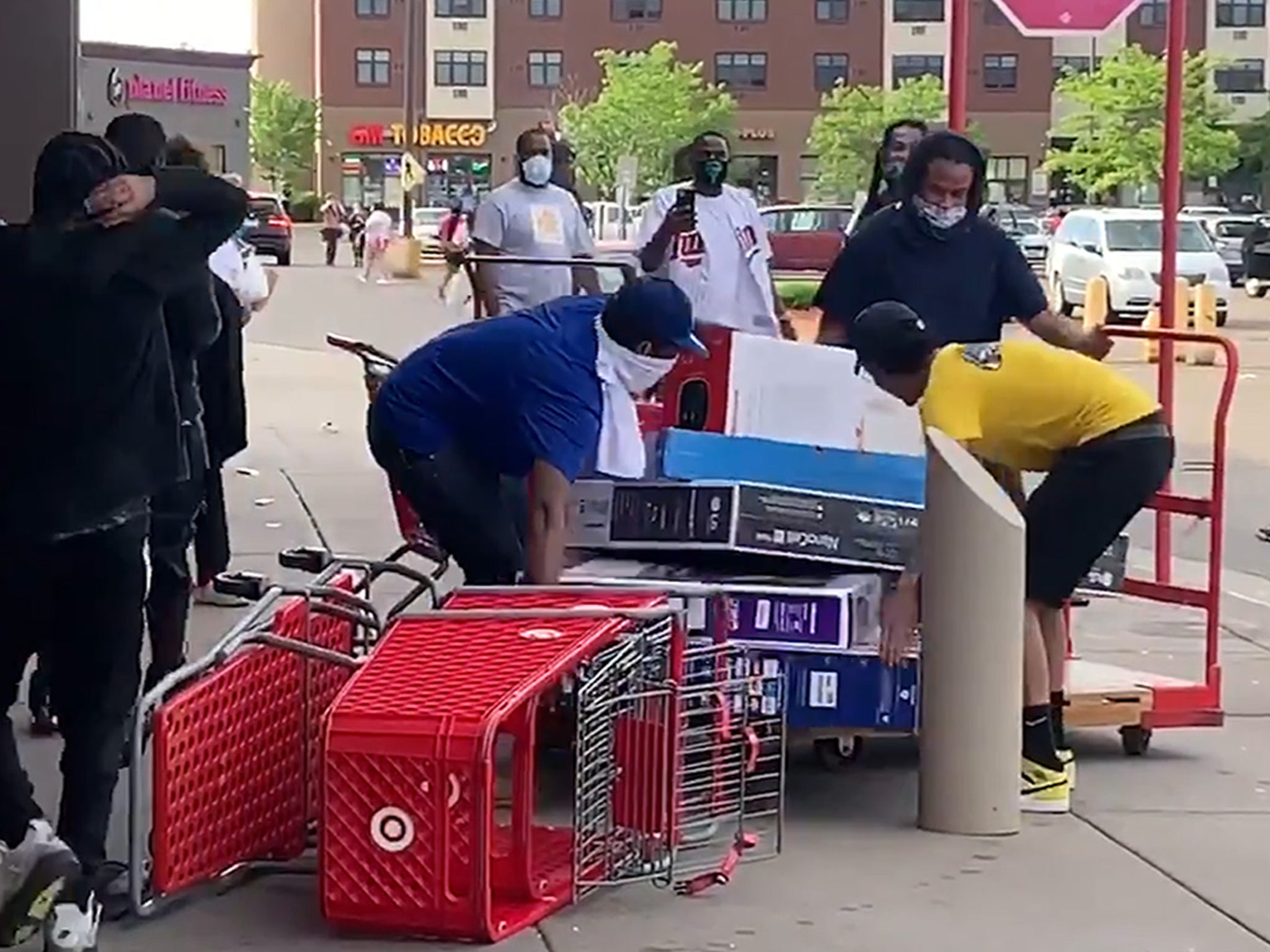 Protesters Start Looting In Minneapolis Following George Floyd S Death