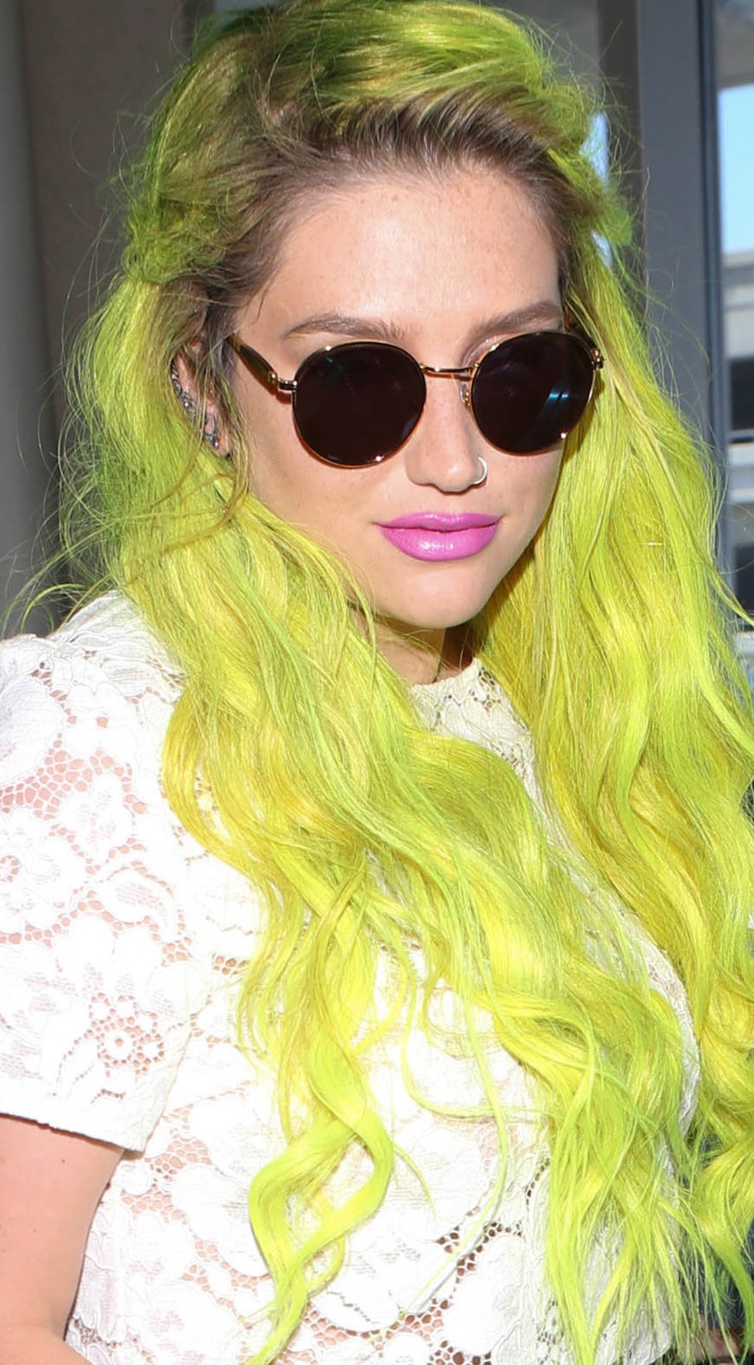 Stars With Green Hair, image size:1074x1945