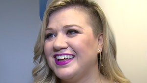 Kelly Clarkson Celebrates 20th Anniversary of 'American Idol' Win
