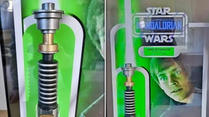Star Wars- The Mandalorian Luke Skywalker's Stunt Lightsaber Kruse GWS Auctions split