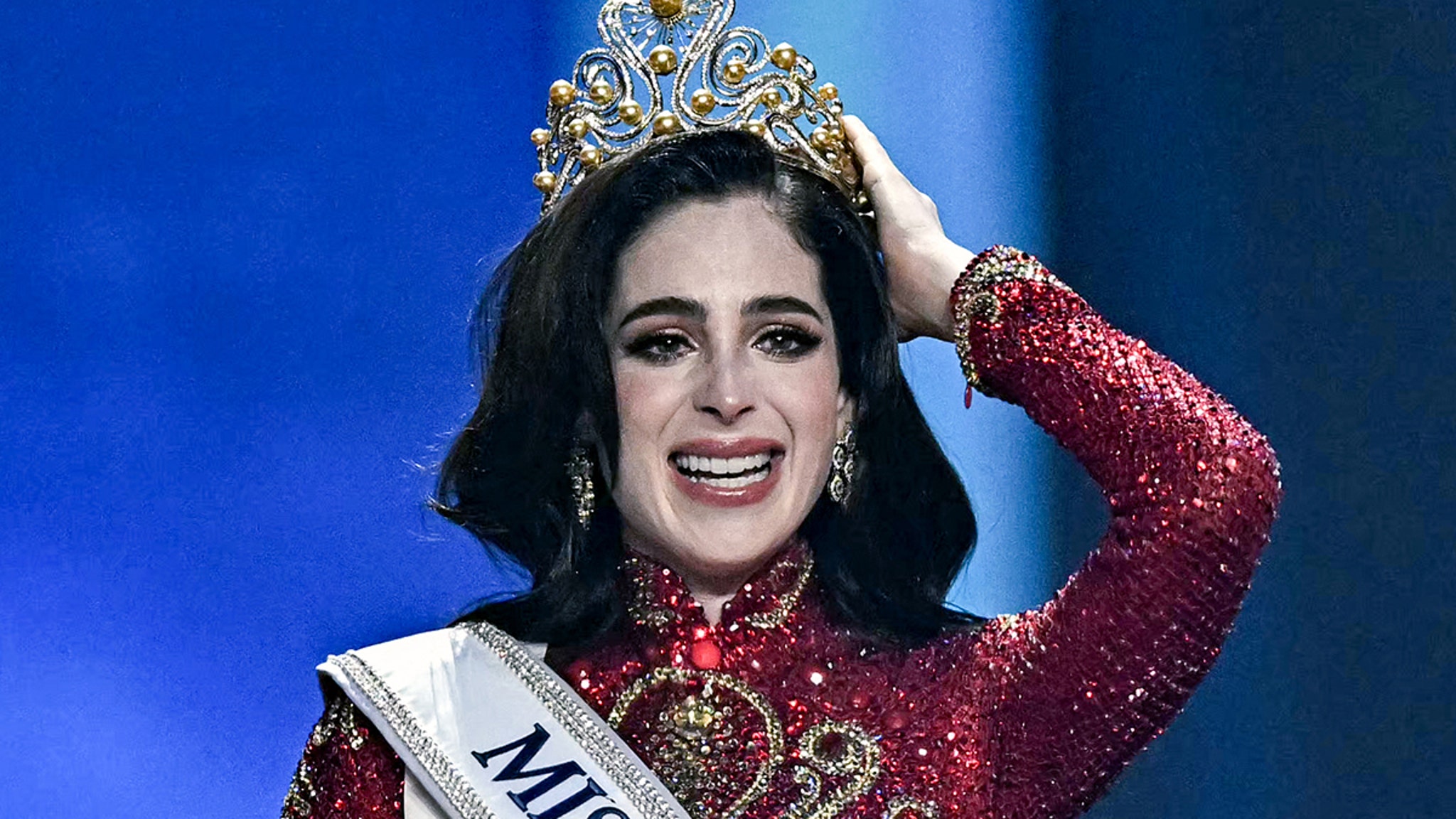 Miss Universe Fans Think Mexico Only Won Because Of ‘Dummy’ Damage Control