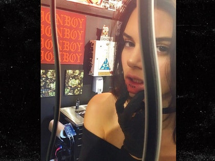0930-kendall-jenner-lip-tattoo-illuminati-INSTAGRAM-01