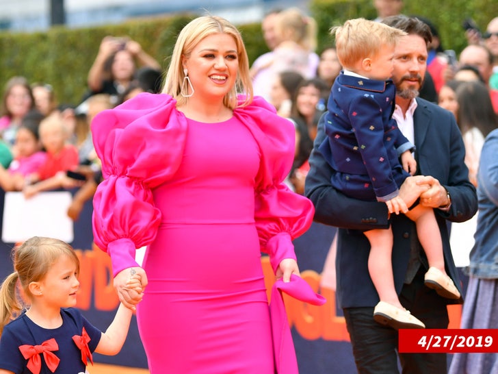 1130 Kelly Clarkson Brandon Blackstock getty