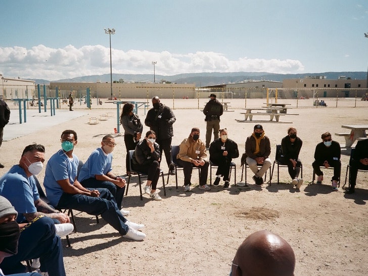 Justin Bieber Sings 'Lonely' to Small Group of Prisoners