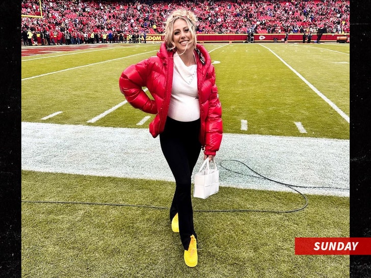 brittany mahomes pregnant insta