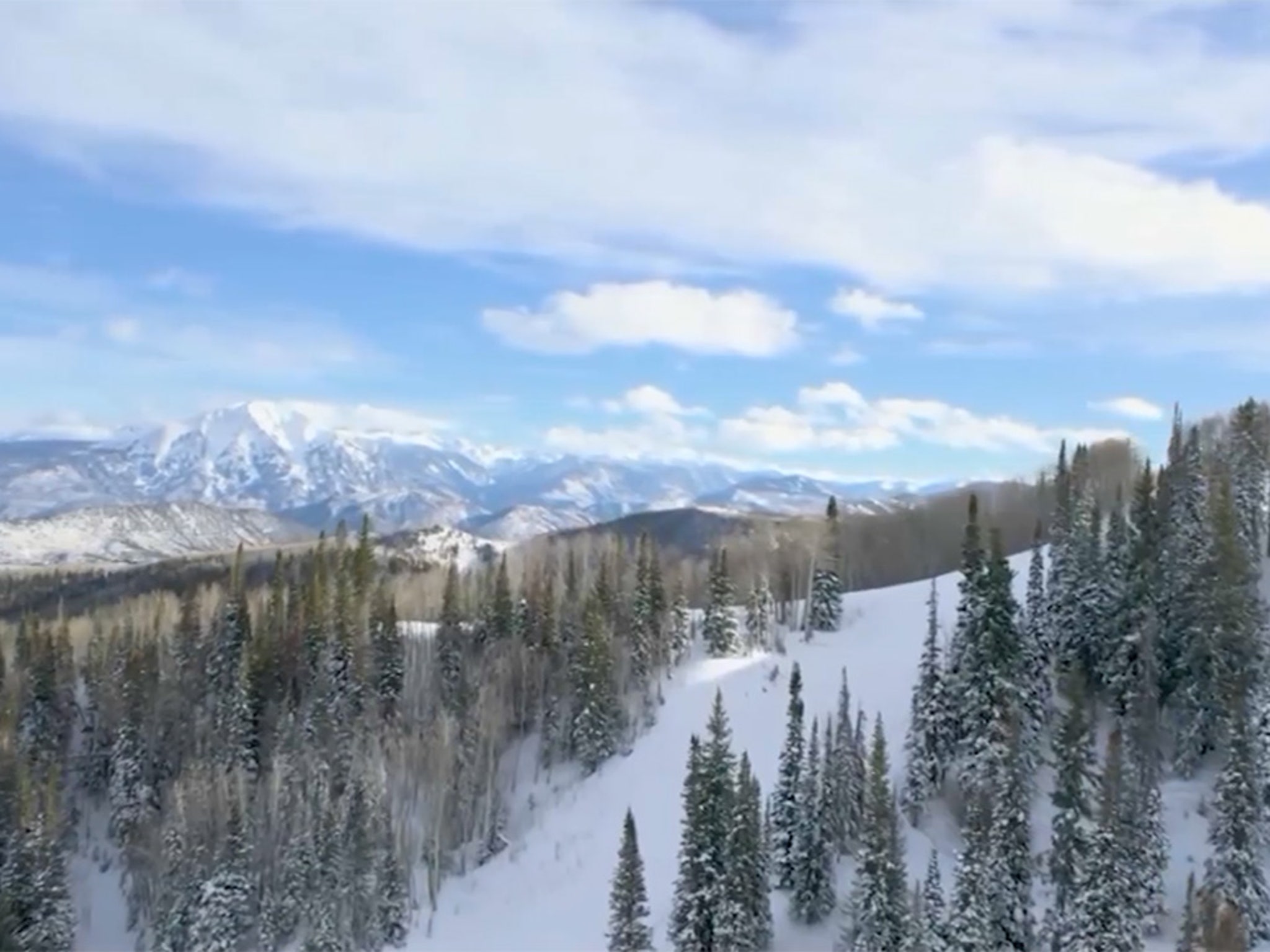 Female and Non-Binary Skiers Invited to Naked Event On Colorado Slopes