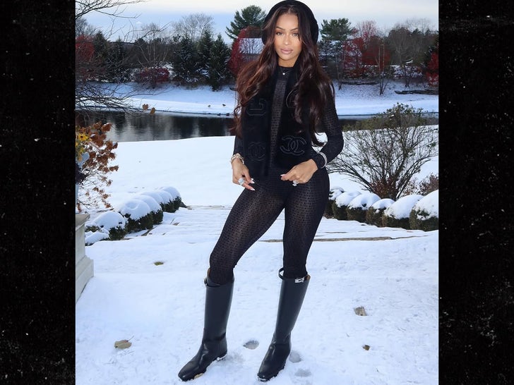 1113-jilly-anais-snow-hot-shots-sub-1