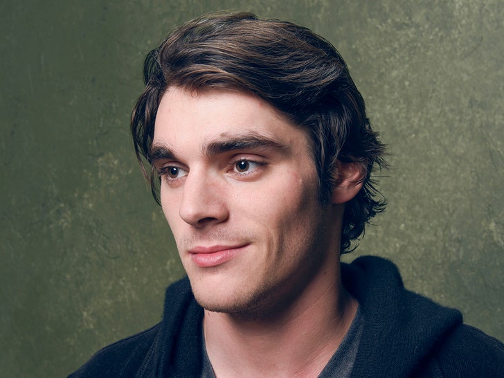 rj-mitte-getty-1