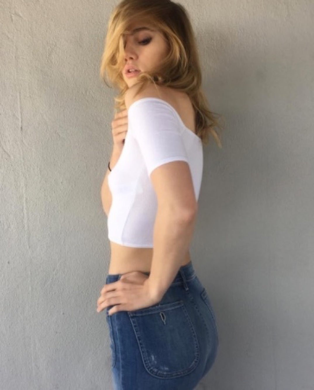 0116_suki_waterhouse_instagram_08