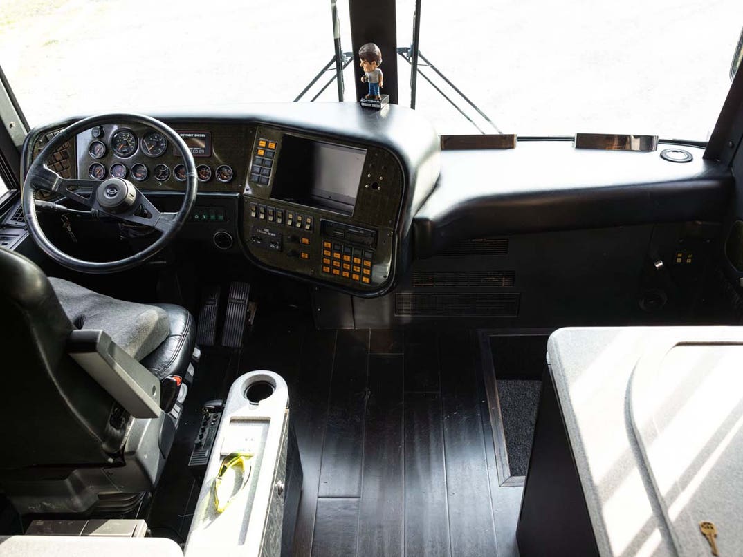 1998_prevost_marathon-xl_83-03069-scaled