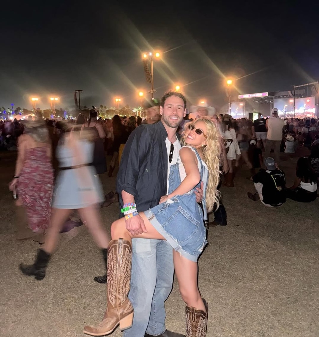 Sydney Sweeney Scooter Braun Stagecoach 9