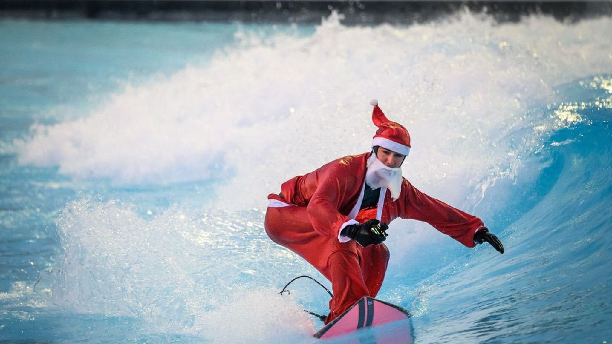 Surfin' Santas Photos