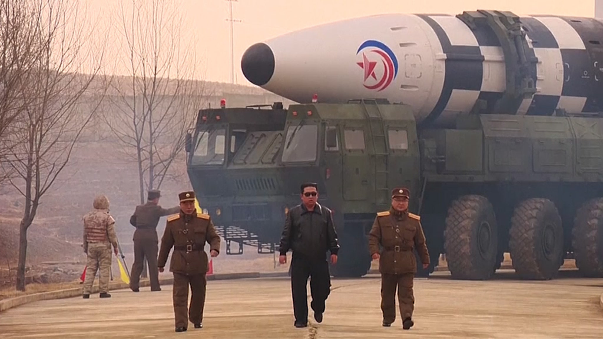 Южная корея и россия 2024. Хвасон-17 баллистическая ракета.