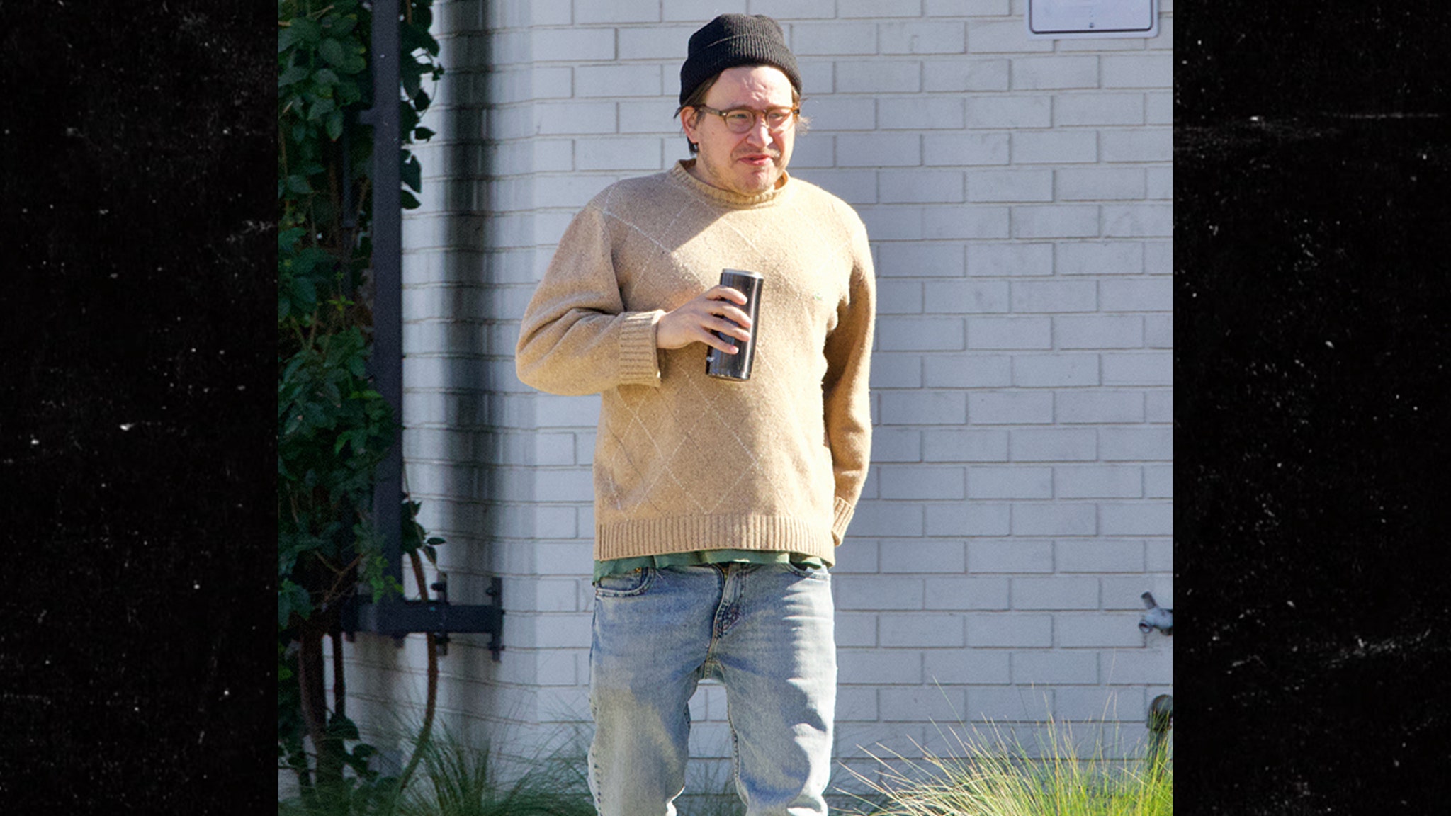 Jonathan Taylor Thomas Surfaces Publicly for First Time in 2 Years