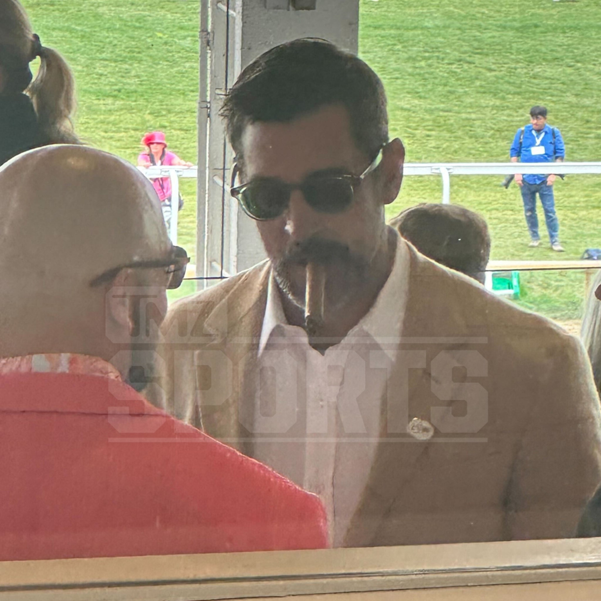 Aaron Rodgers Smokes Cigar, Hangs With Davante Adams At Churchill Downs