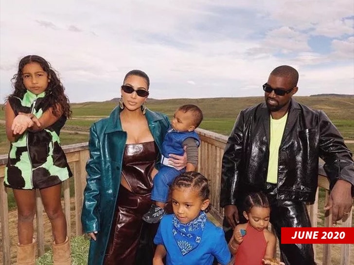 Kim Kardashian Kanye West y niños 2020