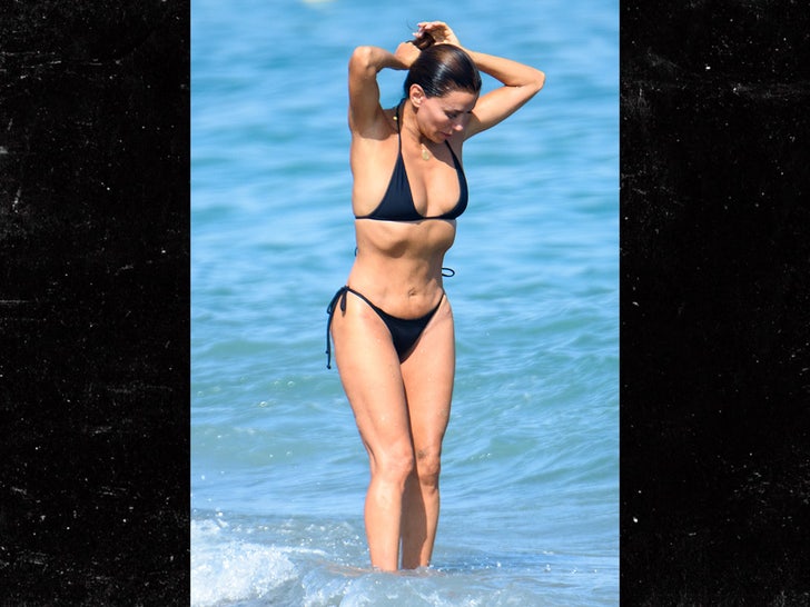 Eva Longoria Splash News Sub 2