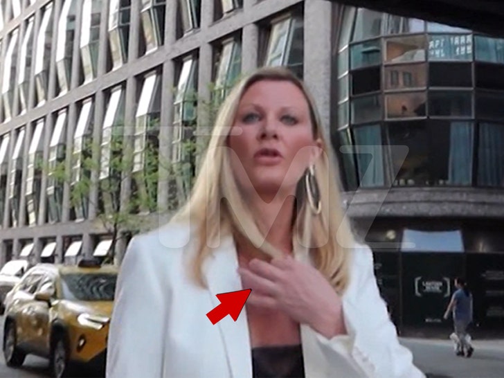 sandra-lee-no-ring-04-17-2026