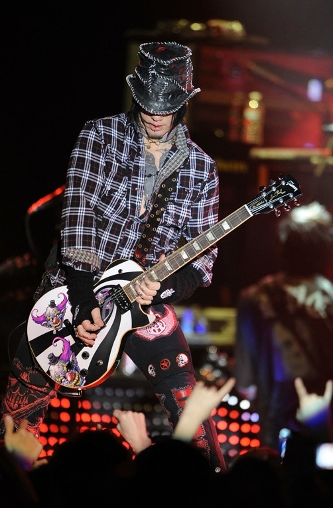 0401_gunsnroses_performance_09