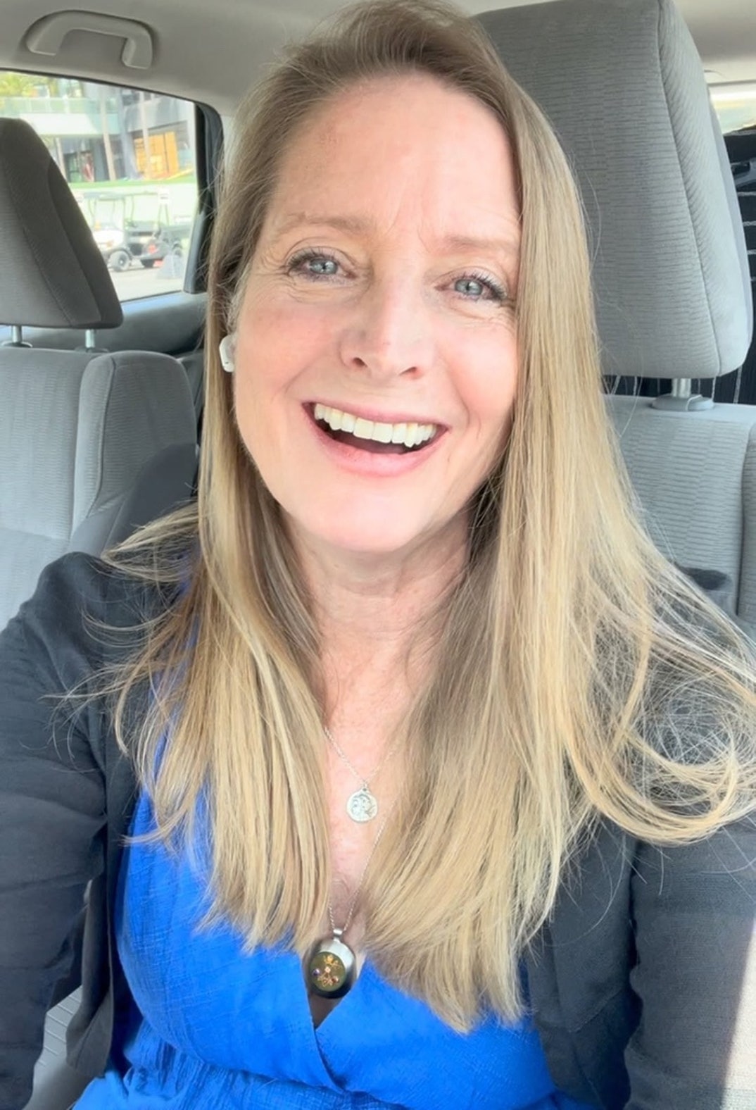 After becoming famous on Friends, Maggie Wheeler, who played Janice,  auditioned for the lead role of Debra Barone on Everybody Loves Raymond  (1998–2005). Even though she was the producers' first choice, CBS, image size:1074x1576