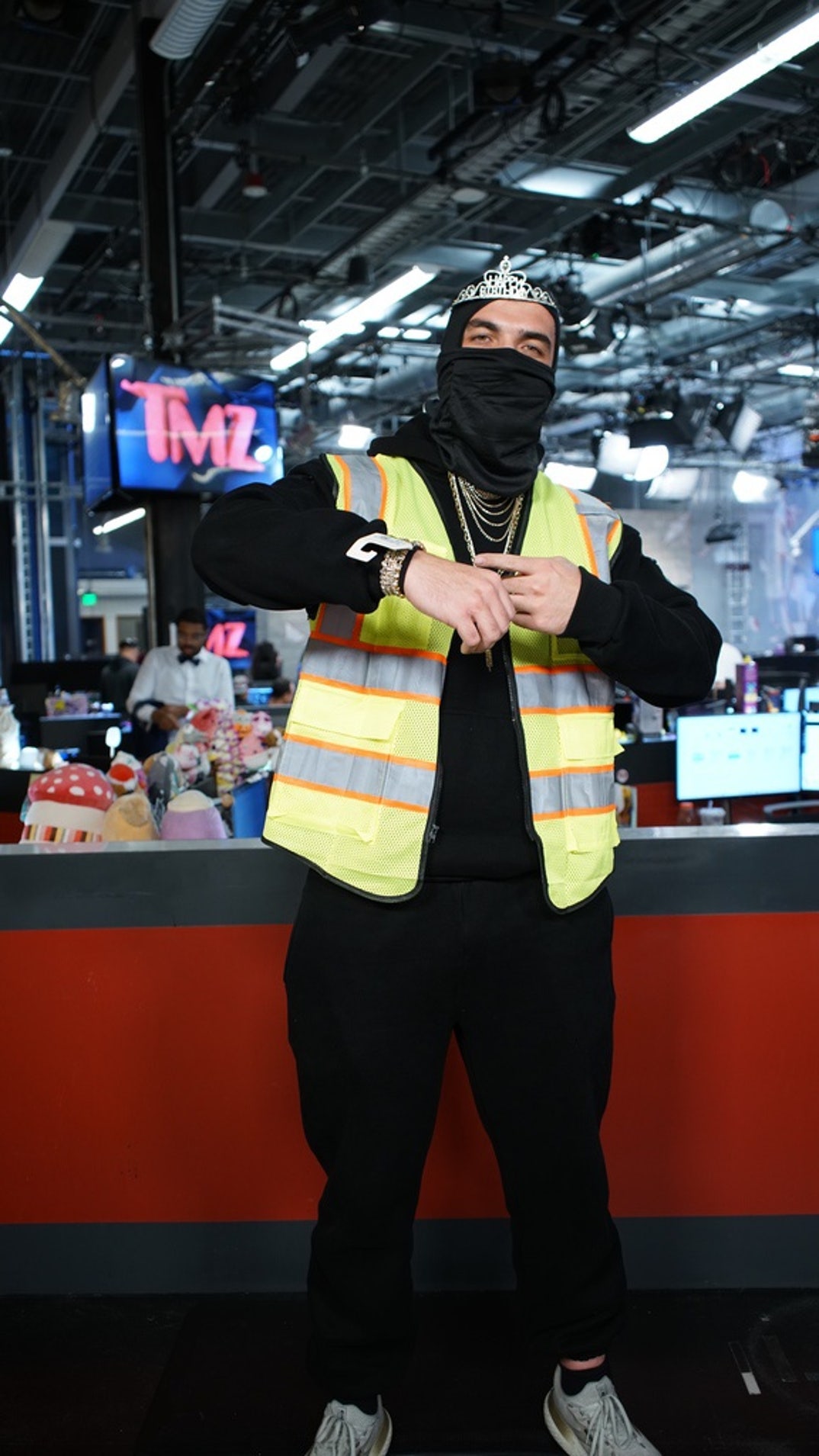 Kyle as a Louvre robber