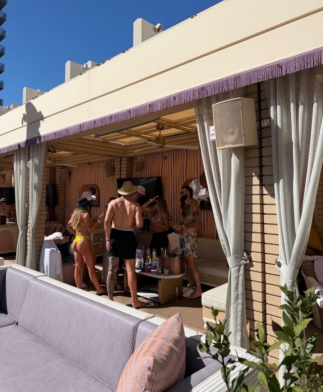 Haley And Hanna Cavinder Twins Marquee Day Club 0