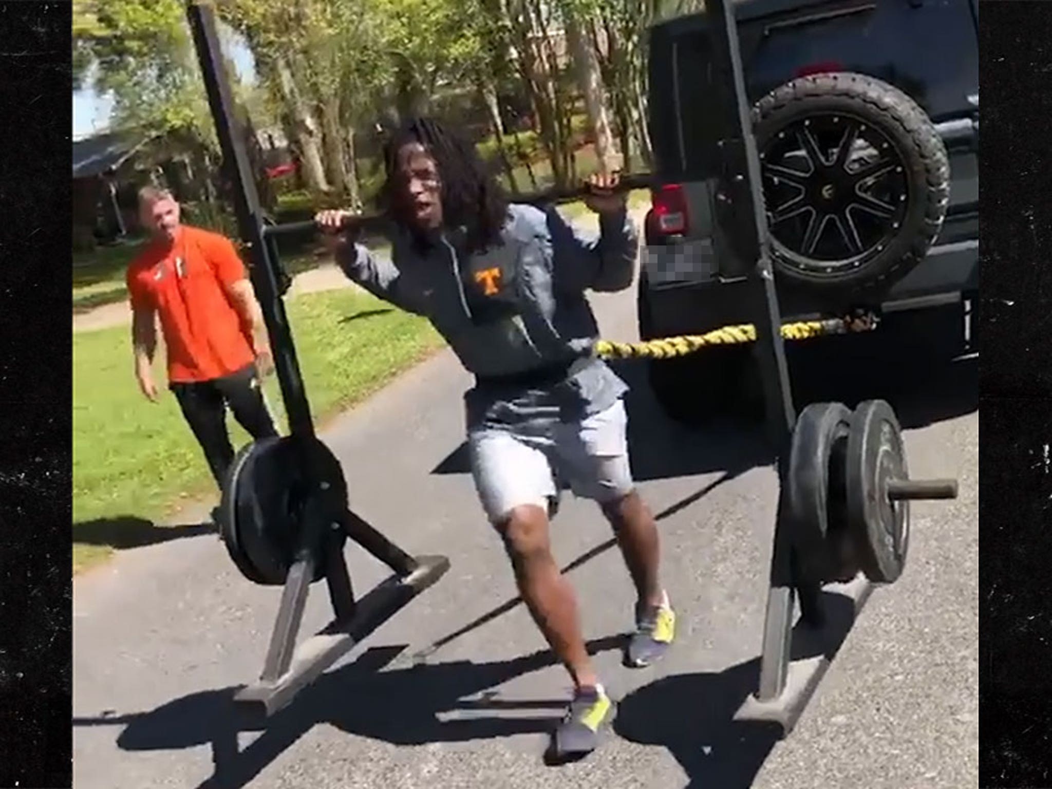 Watch: Alvin Kamara is dragging Jeeps during offseason workouts