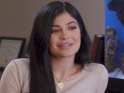 0827-kylie-jenner-e-01