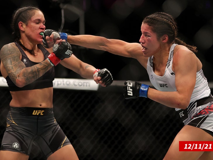 Amanda Nunes v Julianna Pena