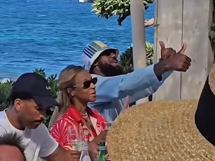 072225-lebron-bezos-thumbs