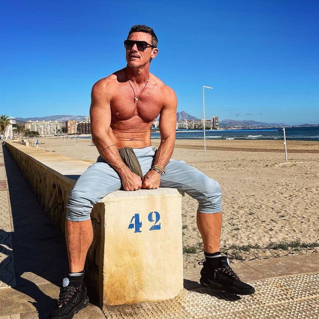 0415 Luke Evans Shirtless Shots 6