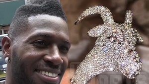 Antonio Brown Gets 'G.O.A.T.' Ring with 1,000 Diamonds, Worth $20k!