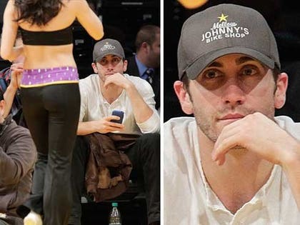 0209_jake_gyllenhaal_lakers_02