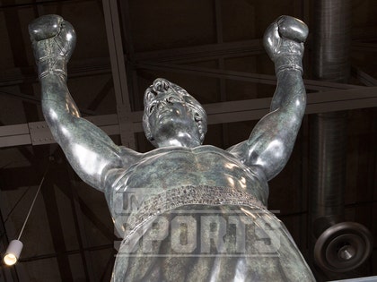 1020_rocky-statue_sports-wm