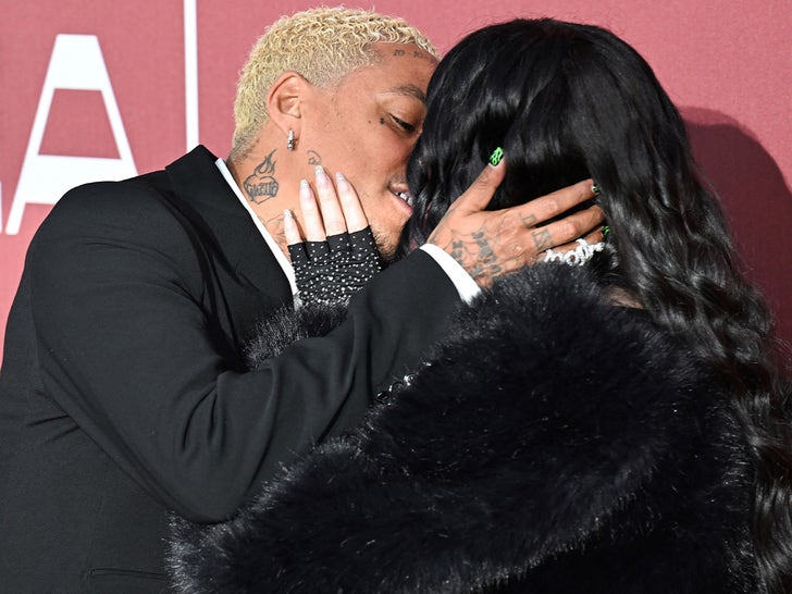 Cher & BF Alexander 'AE' Edwards Red Carpet Make Out Session
