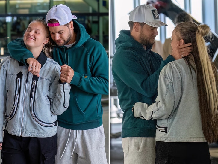 JoJo Siwa and Chris Hughes Reunite at Airport