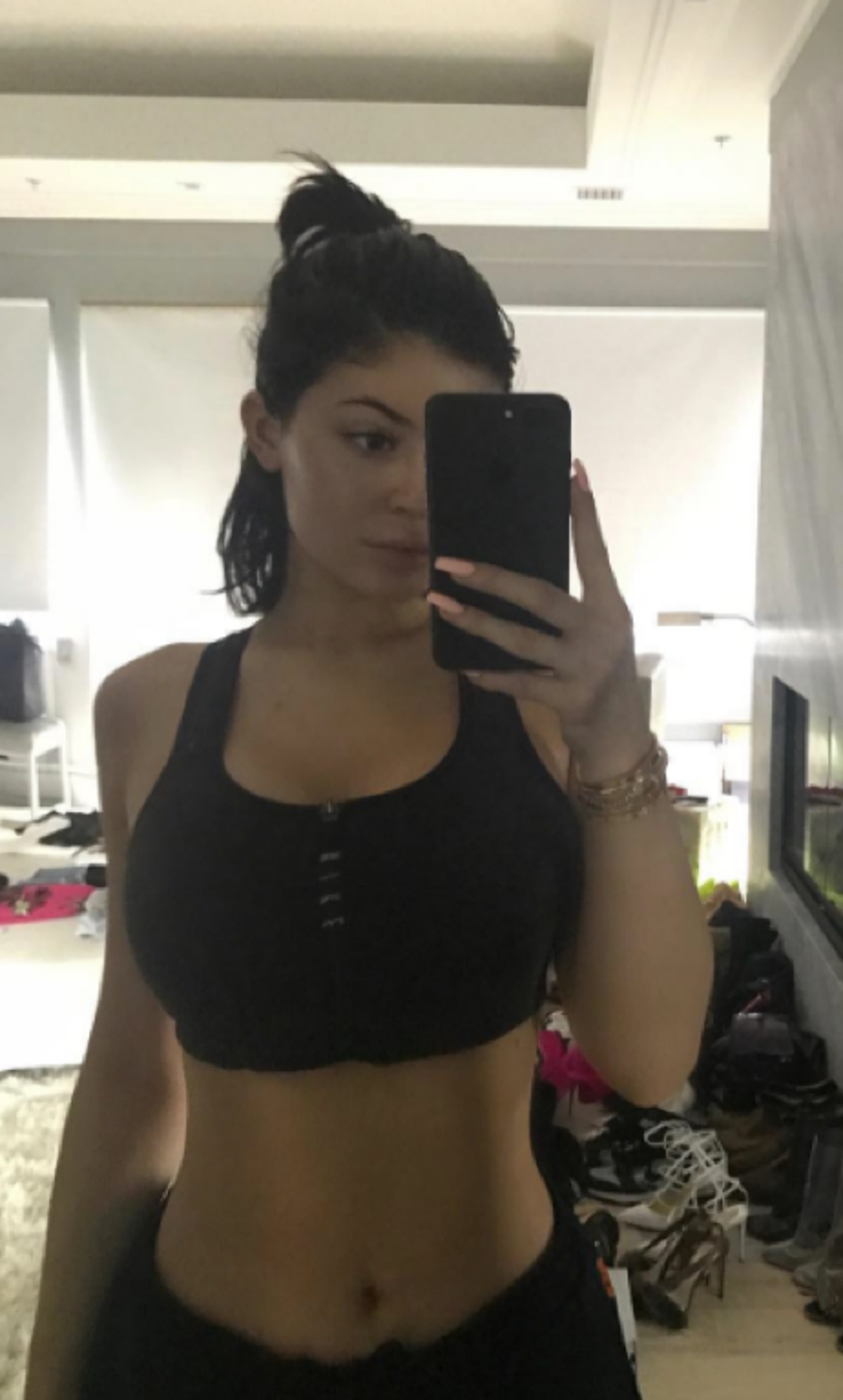0803_Kylie_Jenner_Hot_Shots00