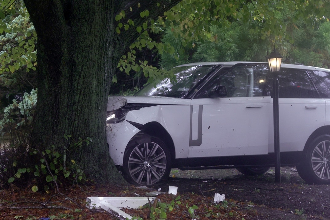 Alec Baldwin Range Rover Crash 3
