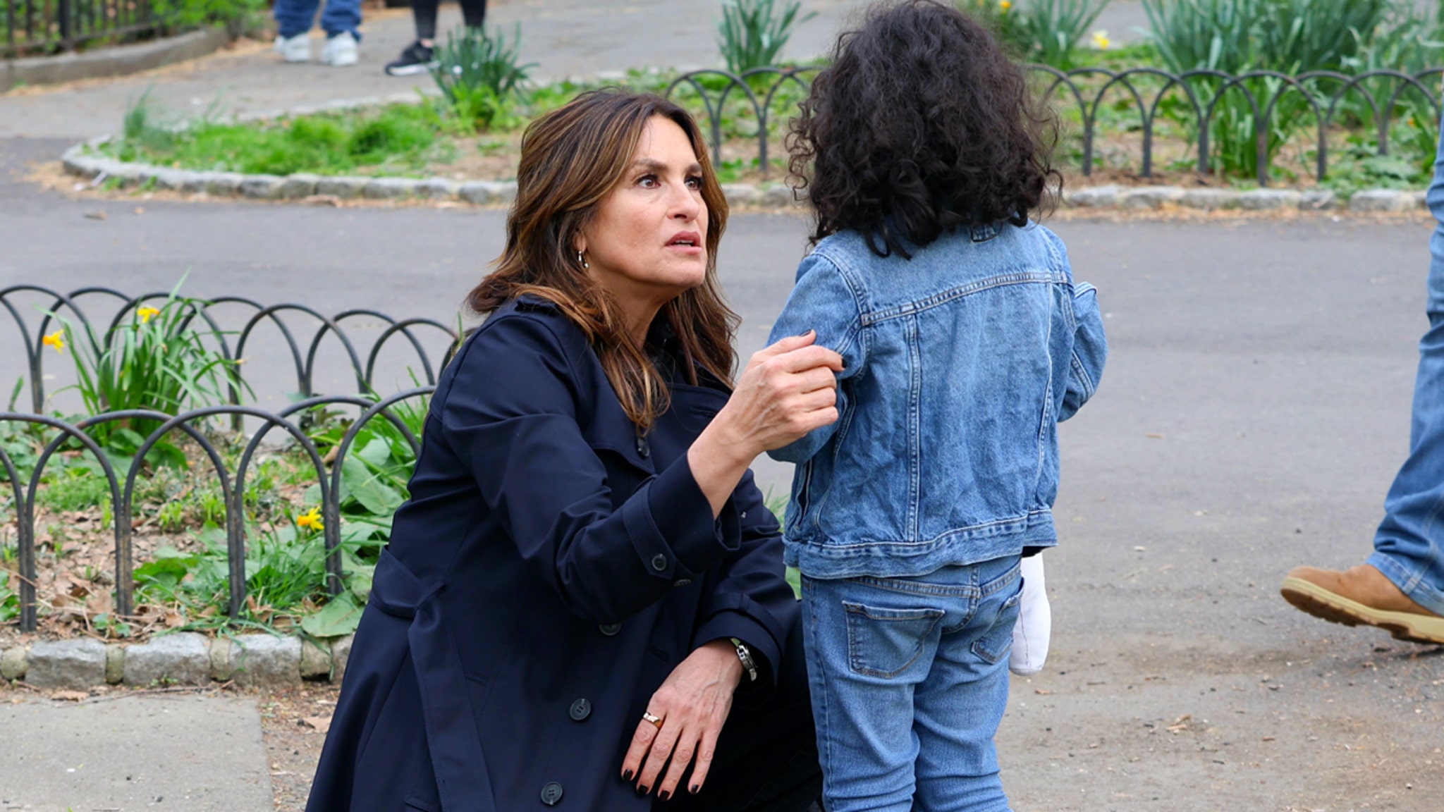 Mariska Hargitay Helps Little Girl Find Mom While Filming ‘Law & Order’