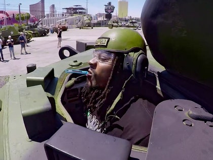 1009_Marshawn-lynch-tank