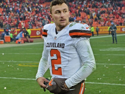 0322-Johnny-Manziel-On-The-Field-PRIMARY