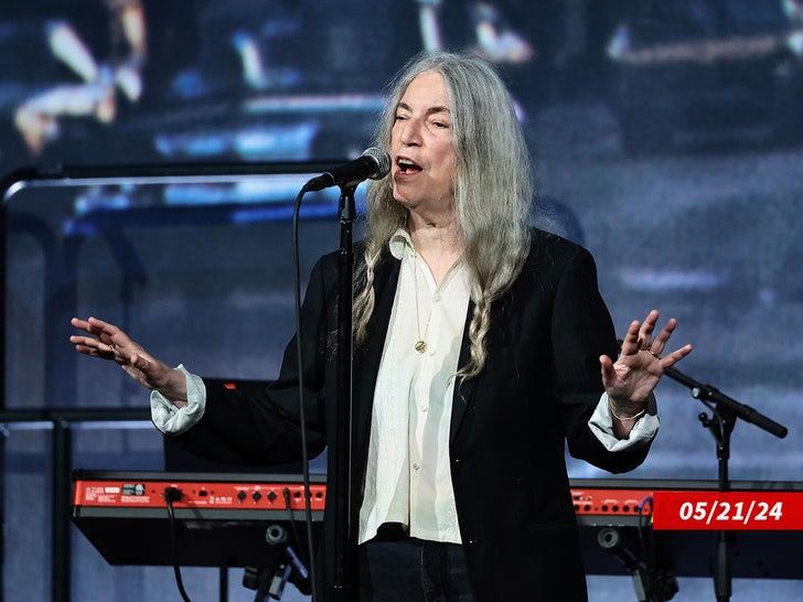 Singer Patti Smith Collapses Onstage in Brazil, Cuts Show Short