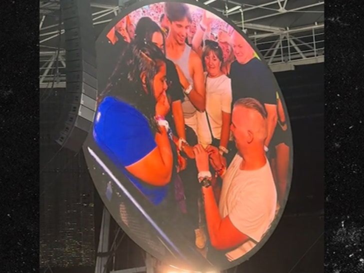 082425_coldplay_proposal_ring