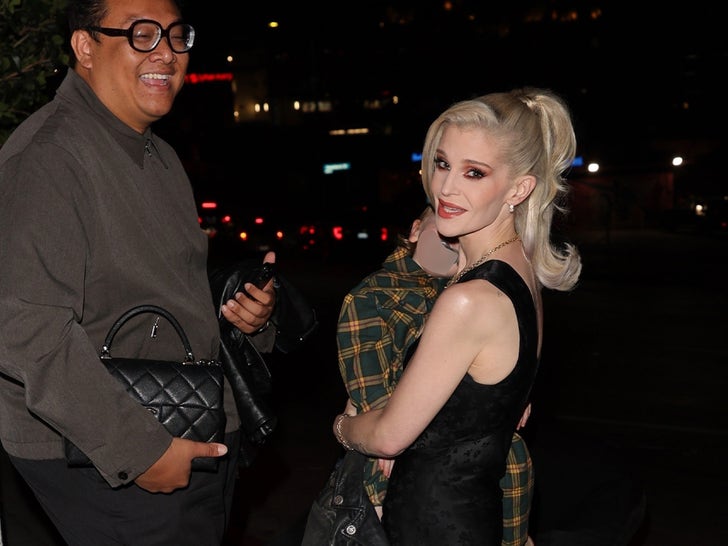 1028-Kelly-Jack-Sharon-Osbourne-Celebrate-KElly-Osbourne-Bday-At-Chateau-Mormont-Sub1