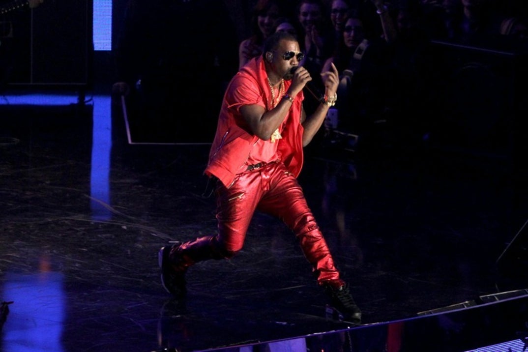 1027_kanye_performance_photos_00