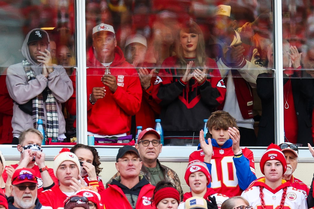 Taylor Swift at Chiefs vs. Bills6