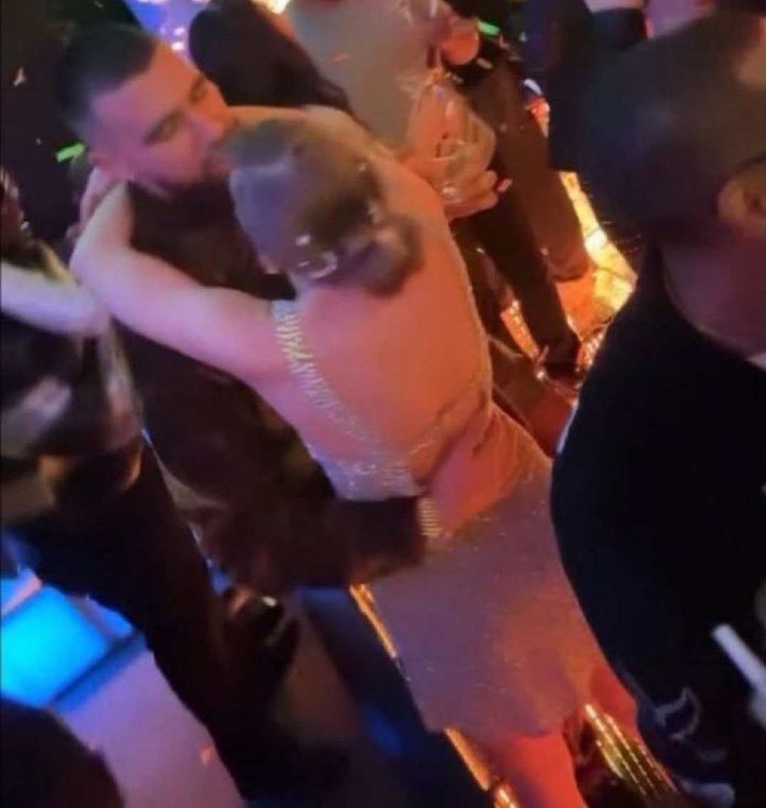 Travis_Kelce_and_Taylor_Swift_New_Years_Eve_2